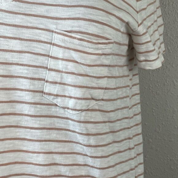 Used Universal Thread Womens White/Pink Stripes V-Neck Short Sleeve Top Size S - Picture 3 of 7